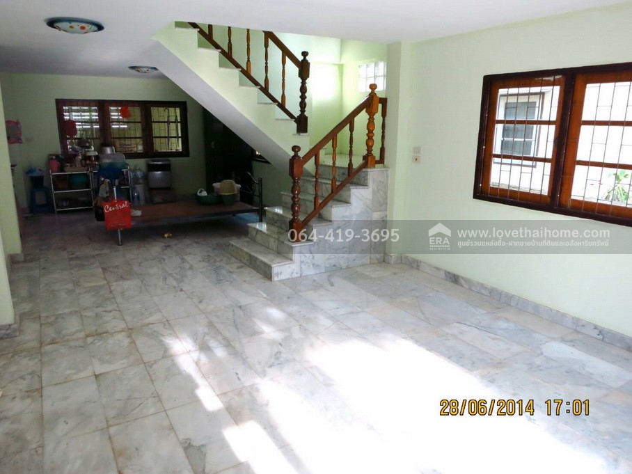 ขายบ้านเดี่ยว 2 ชั้น ถนนเฉลิมพระเกียรติ ร.9 ซอย69 หมู่บ้านฐานทอง1 พื้นที่ 50 ตรว. ขายราคาต่ำกว่าประเมินแบงค์ กู้ได้เต็ม มีเครดิตถึง พร้อมเข้าอยู่ได้ทันที (ไม่ต้องดาวน์) ก็อยู่ได้เลย