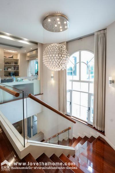 ขายบ้านคฤหาสน์หรู ม.ลดาวัลย์ ราชพฤกษ์-ปิ่นเกล้า Modern Style บ้านหลังมุม แถม!เฟอร์นอกบางส่วน (มุ้งลวดนิรภัย) และมีสนามชิพพัตต์กอล์ฟขนาดใหญ่ ทำเลสุดยอด พื้นที่222ตรว. "ลดราคาสุดๆ จาก75ล้าน เหลือ62ล้าน" เท่านั้น (ราคานี้ผู้ซื้อต้องโอนเอง)