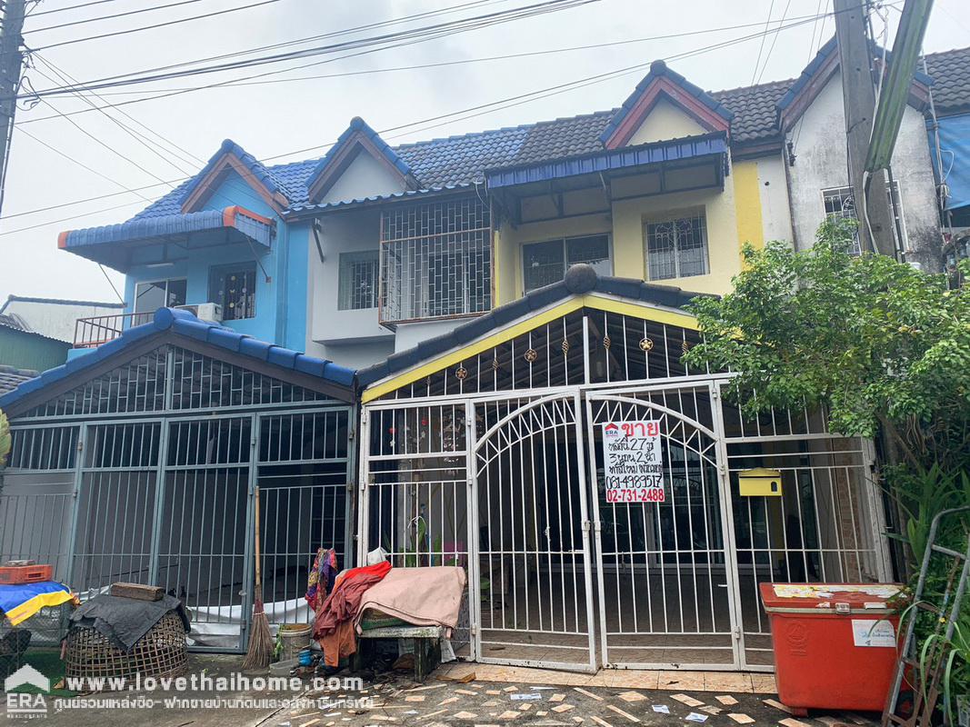 ขายทาวน์เฮ้าส์ ถนนเฉลิมพระเกียรติ ร.9 ซอย28 แยก16 ขายถูกกว่าหลังอื่นที่มีเนื้อที่เพียง21ตรว. หลังนี้27ตรว.เนื้อที่มากกว่า ขายถูกกว่า เดินทางสะดวก ทาสีใหม่ทั้งหลัง สภาพสวย พร้อมอยู่ ใกล้สวนหลวง ร.9,ม.รามคำแหง2