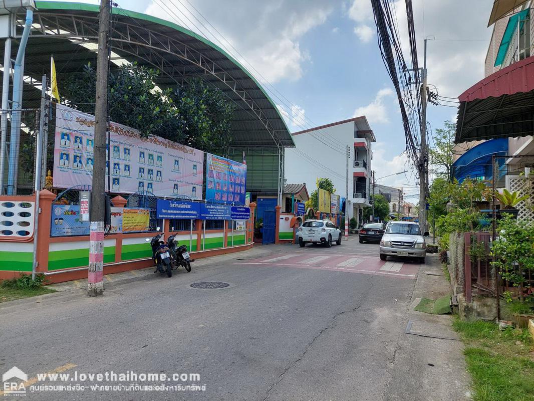 ขายทาวน์เฮ้าส์ ต.คอหงส์ อ.หาดใหญ่ จ.สงขลา หน้าโรงเรียนสมัยศึกษา ถ.ร่วมพัฒนา พื้นที่ 20.2 ตรว. พร้อมอยู่ อยู่ในย่านชุมชน เหมาะสำหรับอยู่อาศัย หรือทำการค้า