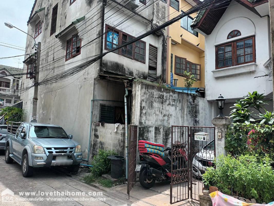ขายทาวน์เฮ้าส์ถูกมาก ถ.พหลโยธิน 54/1 หมู่บ้านอรุณนิเวศน์ พื้นที่ 20 ตรว. บ้านต่อเติมเรียบร้อย ใกล้แหล่งชุมชน ร้านค้า เดินทางสะดวก จองด่วน!