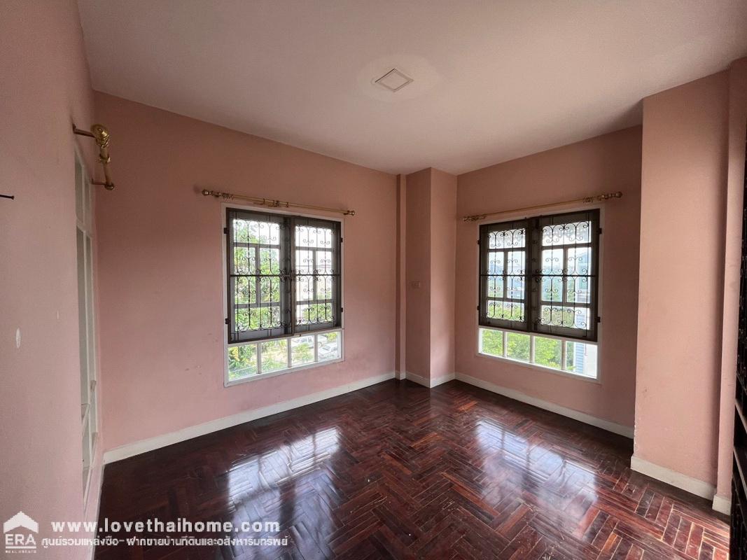 ขายทาวน์เฮ้าส์ 3 ชั้น ถ.รังสิต-นครนายก64 หมู่บ้านวรางกูล รังสิต คลอง2 พื้นที่32.6ตรว. ขายถูกกว่าราคาตลาด ใกล้ฟิวเจอร์พาร์ค รังสิต หลังมุม บ้านสวย