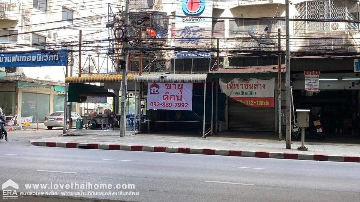 ขายตึกแถว 4.5 ชั้น ติดถนนพหลโยธิน พื้นที่ 21 ตรว. อยู่ใกล้รถไฟฟ้า สถานีพหลโยธิน 59 ทำเลดีมาก ติดถนนหลัก เหมาะสำหรับลงทุน