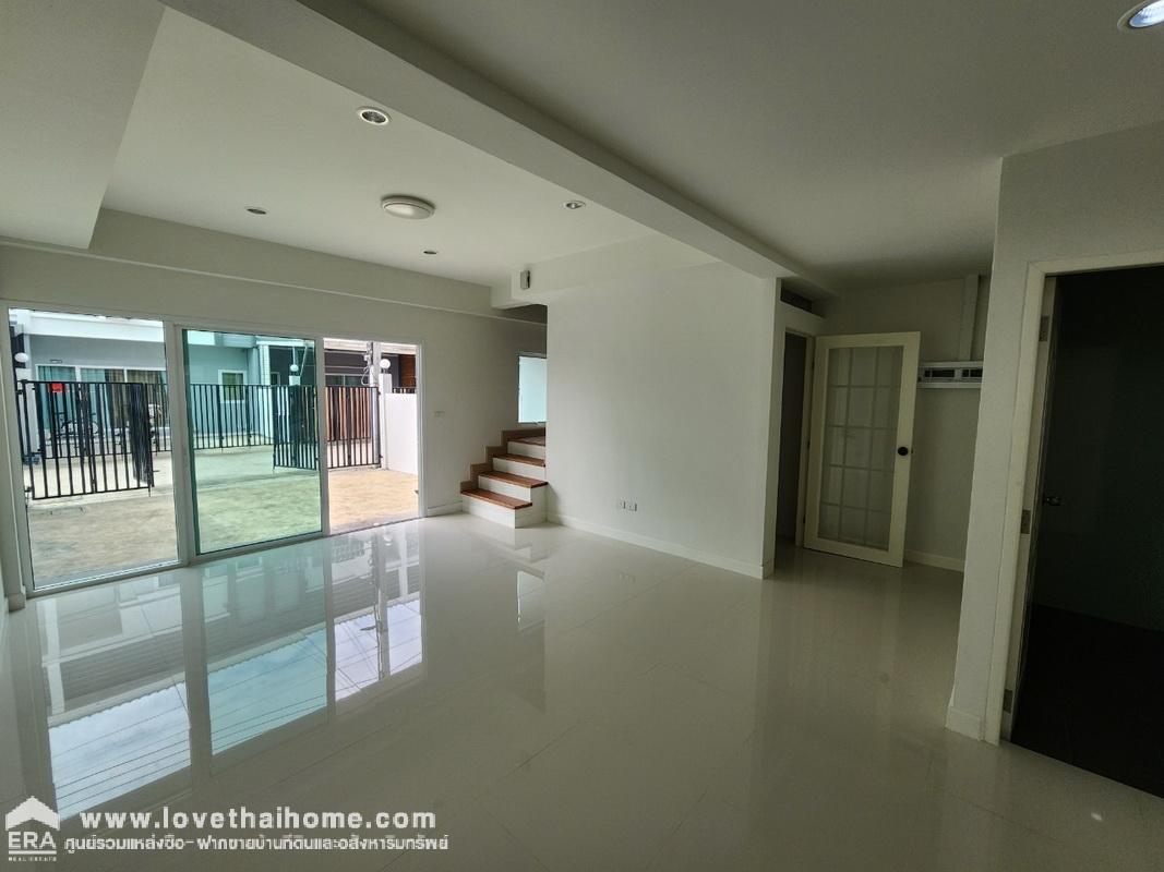 ขายทาวน์โฮม 3 ชั้น ซอยโกสุมรวมใจ44 ดอนเมือง พื้นที่ 23.3 ตรว. หน้ากว้างถึง 6 เมตร โครงการใหม่ ใกล้สนามบินดอนเมือง เพียง 7 กม. ใกล้สถานีรถไฟฟ้าสายสีแดง บ้านสวยน่าอยู่ ราคาถูก