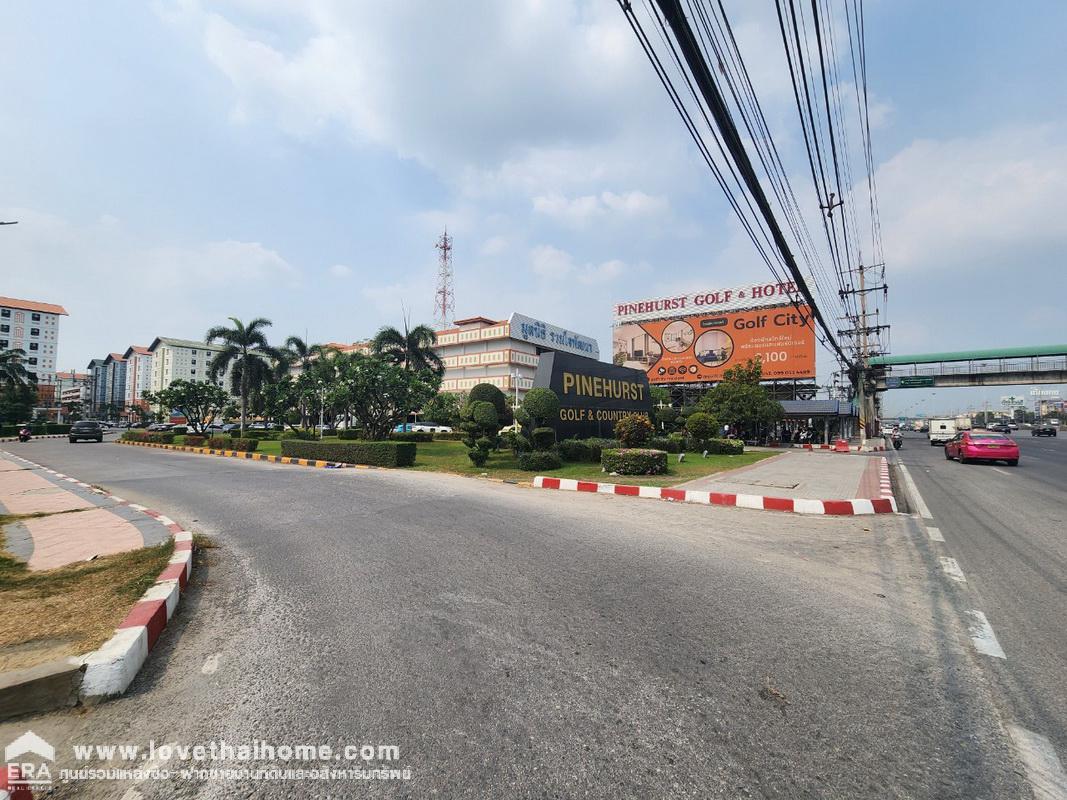 ขายที่ดิน คลองหลวง ปทุมธานี ในโครงการ สนามกอล์ฟ ไพน์เฮิร์สท พื้นที่ 1 ไร่ 10 ตรว. ด้านหน้าวิวสนามกอล์ฟ ด้านหลังติดทะเลสาบ ติดถนนเมนโครงการฝั่งตะวันตก ทำเลดี