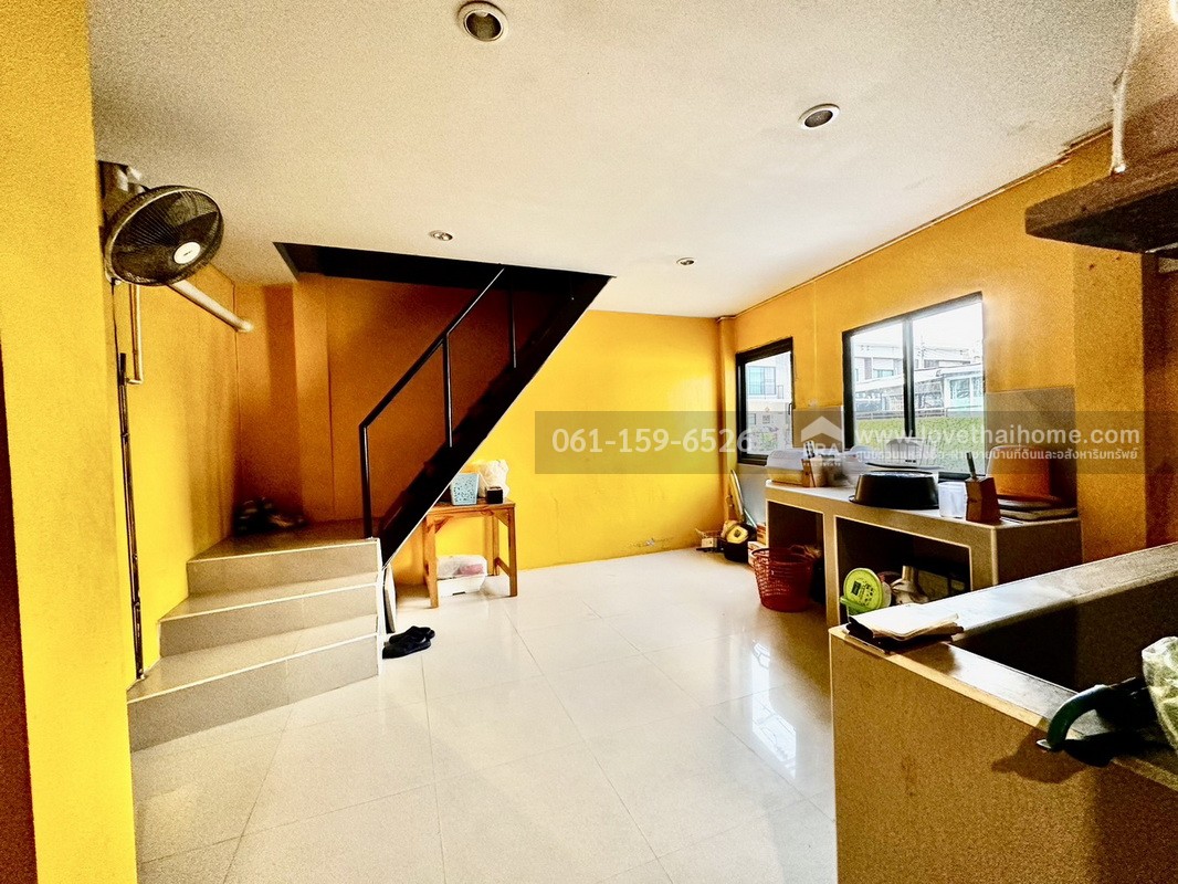 ขายทาวน์เฮ้าส์ เดอะคอนเนค 41 แจ้งวัฒนะ–ติวานนท์ หลังมุม 39.7 ตร.ว. ต่อเติมเต็มพื้นที่ ทำเลดี ใกล้รถไฟฟ้าสายสีชมพู-สถานีปากเกร็ด