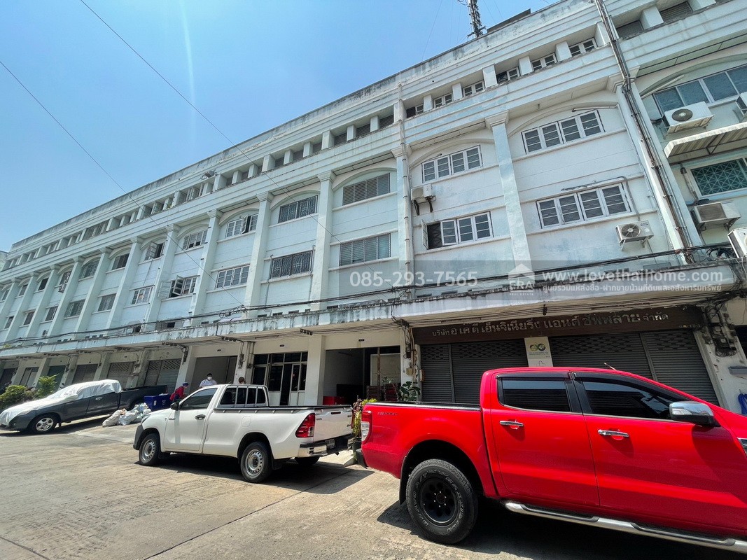 ขายตึกแถว 4 ชั้น ซอยคลองหลวง16 หมู่บ้านสินธานี ถนนพหลโยธิน พื้นที่ 17.7 ตรว. ทำเลดี ใกล้แหล่งสาธารณูปโภค ตรงข้ามไทวัสดุ รังสิต