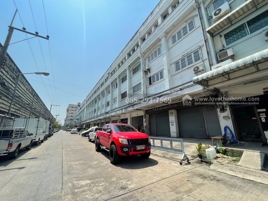 ขายตึกแถว 4 ชั้น ซอยคลองหลวง16 หมู่บ้านสินธานี ถนนพหลโยธิน พื้นที่ 17.7 ตรว. ทำเลดี ใกล้แหล่งสาธารณูปโภค ตรงข้ามไทวัสดุ รังสิต