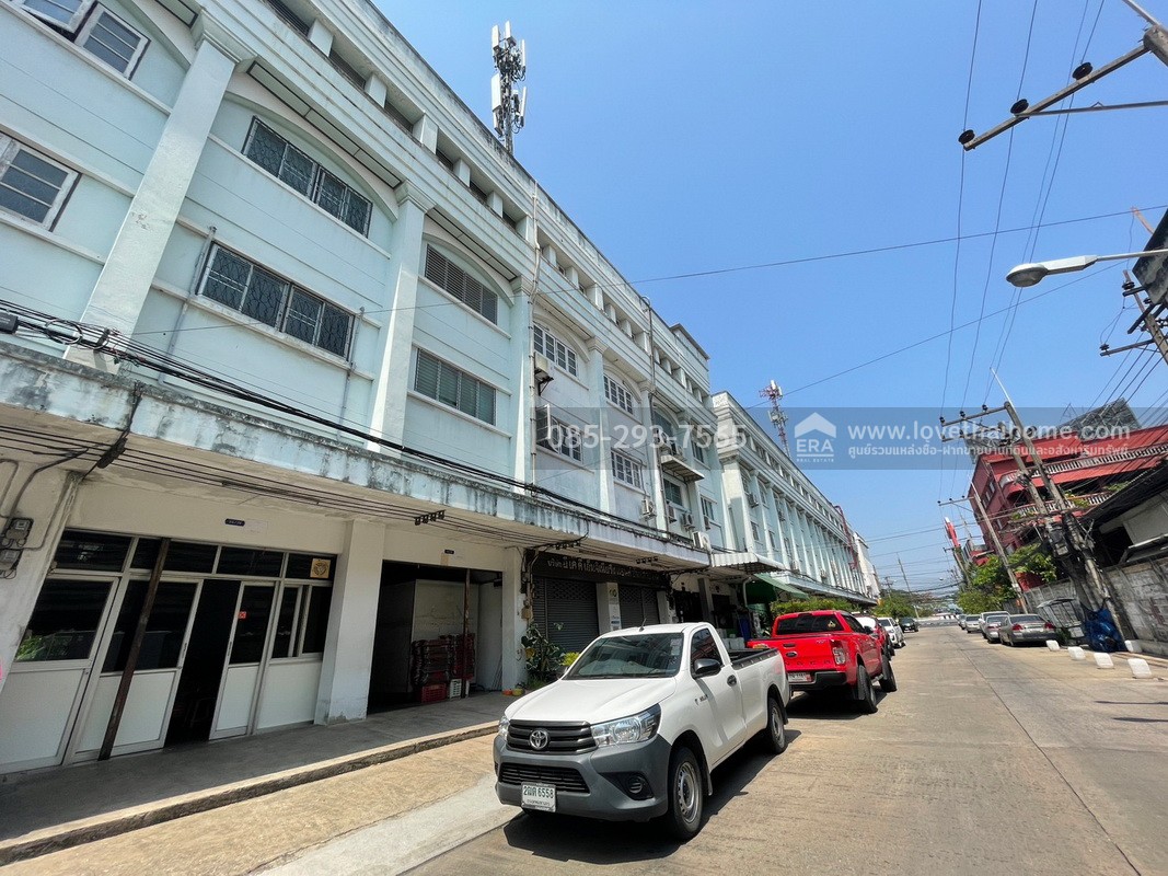 ขายตึกแถว 4 ชั้น ซอยคลองหลวง16 หมู่บ้านสินธานี ถนนพหลโยธิน พื้นที่ 17.7 ตรว. ทำเลดี ใกล้แหล่งสาธารณูปโภค ตรงข้ามไทวัสดุ รังสิต