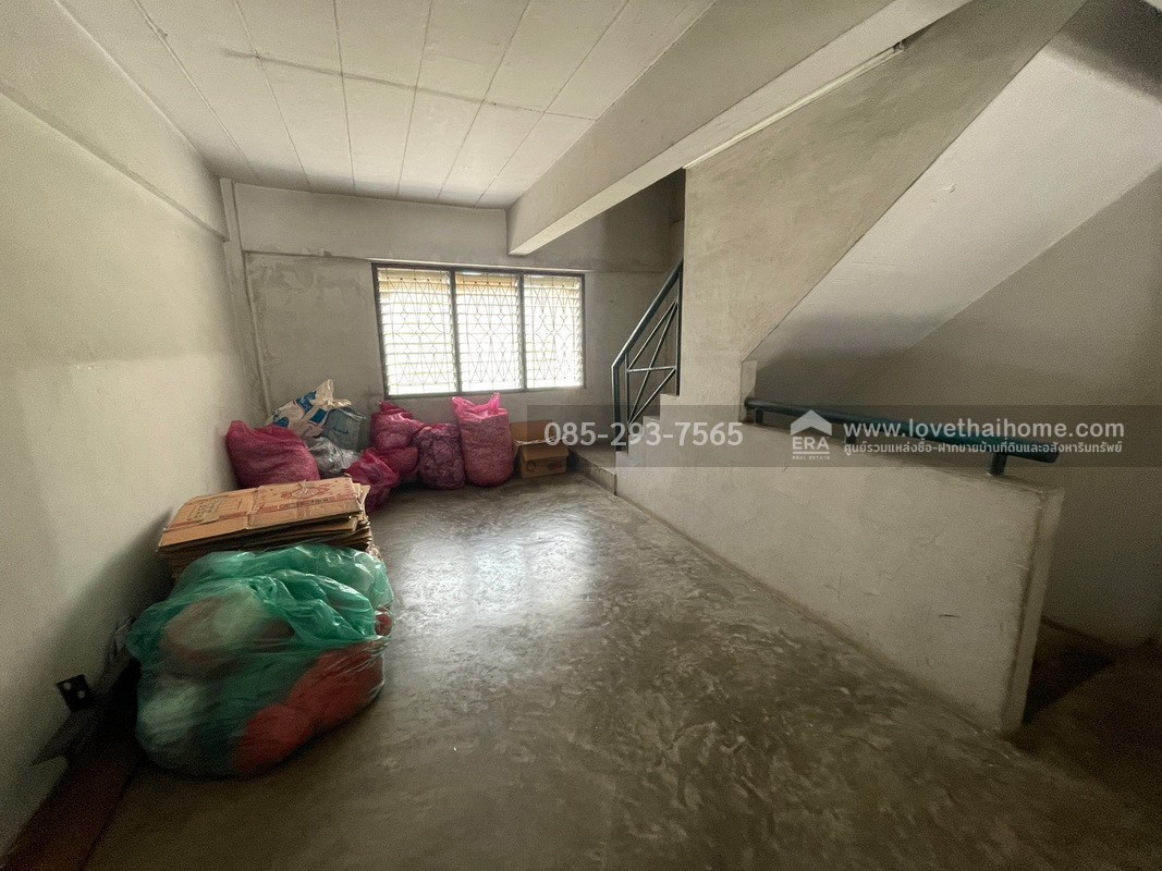 ขายตึกแถว 4 ชั้น ซอยคลองหลวง16 หมู่บ้านสินธานี ถนนพหลโยธิน พื้นที่ 17.7 ตรว. ทำเลดี ใกล้แหล่งสาธารณูปโภค ตรงข้ามไทวัสดุ รังสิต