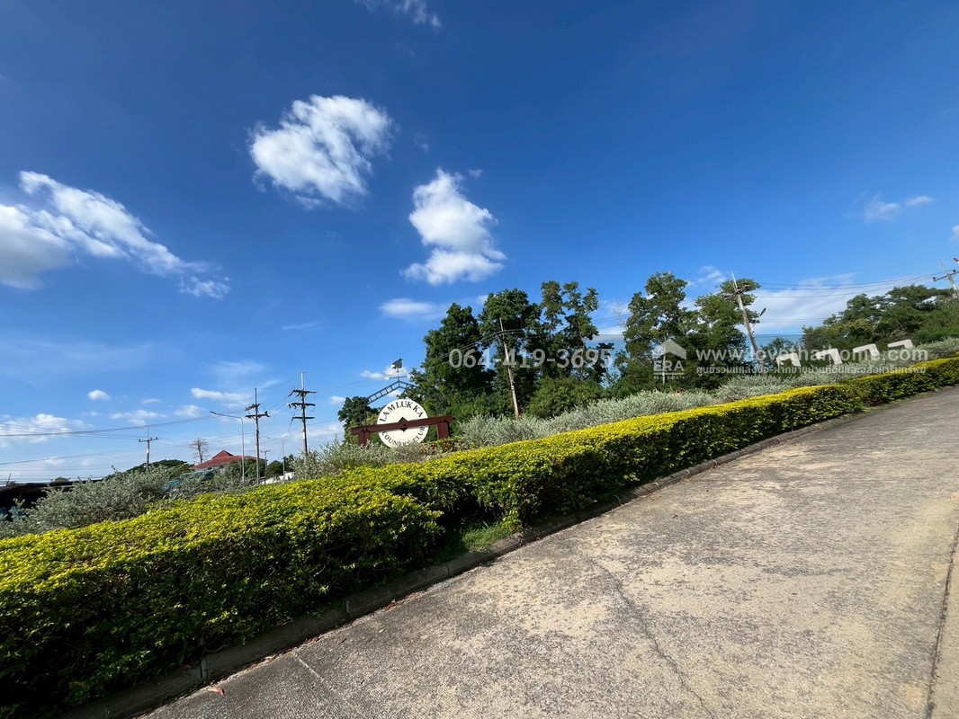 ขายที่ดิน ในสนามกอล์ฟลำลูกกาคันทรี่คลับ ถนนเลียบคลองลำลูกกา คลอง11 พื้นที่ 828 ตรว. น้ำ-ไฟเข้าถึงแล้ว ใกล้สวนสัตว์เปิดใหม่ด้วย