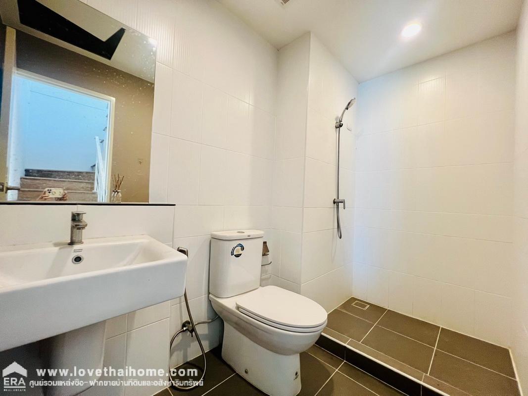 ขายทาวน์โฮม 3 ชั้น หมู่บ้านกลางเมือง รามอินทรา-วัชรพล บ้านใหม่ สภาพดี พร้อมเข้าอยู่ ราคาต่อรองได้ พื้นที่ 18.1 ตรว.