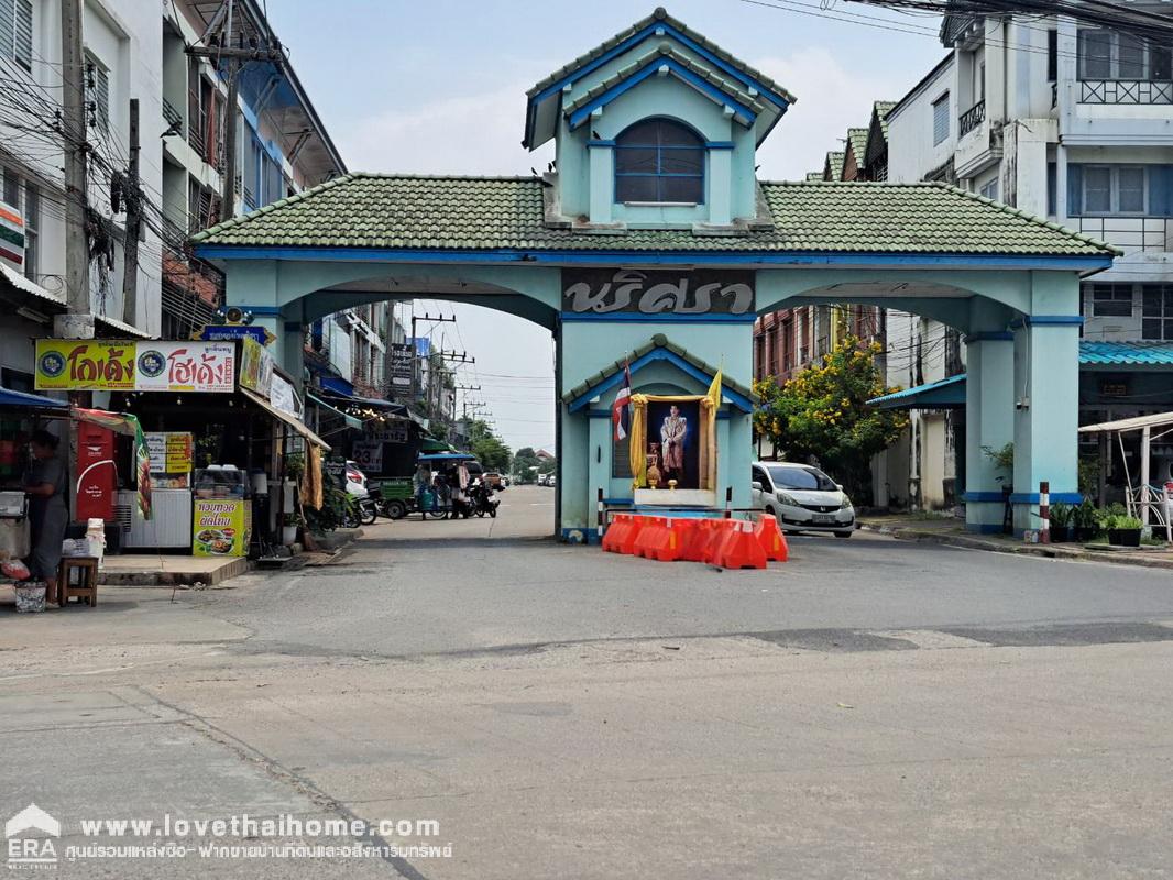 ขายทาวน์เฮ้าส์ 2 ชั้น ถนนรังสิต-นครนายก คลอง11 หมู่บ้านนริศรา พื้นที่ 17.9 ตรว. ตกแต่งต่อเติมพร้อมอยู่ทันที