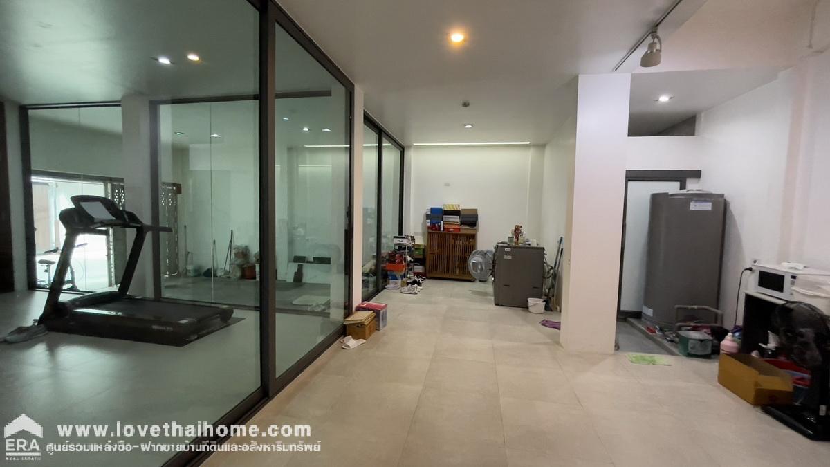 ขายบ้านตึกแถว4ชั้น 3คูหา ซอยสุขุมวิท30 พื้นที่ 31.2 ตรว. ขาย 55 ล้านบาท ทำเลใจกลางเมือง อยู่ระหว่าง BTS ทองหล่อ และ BTS พร้อมพงษ์ ตกแต่งภายในใช้วัสดุเกรดA ห่างจากสุขุมวิทเพียงแค่80เมตรเท่านั้น