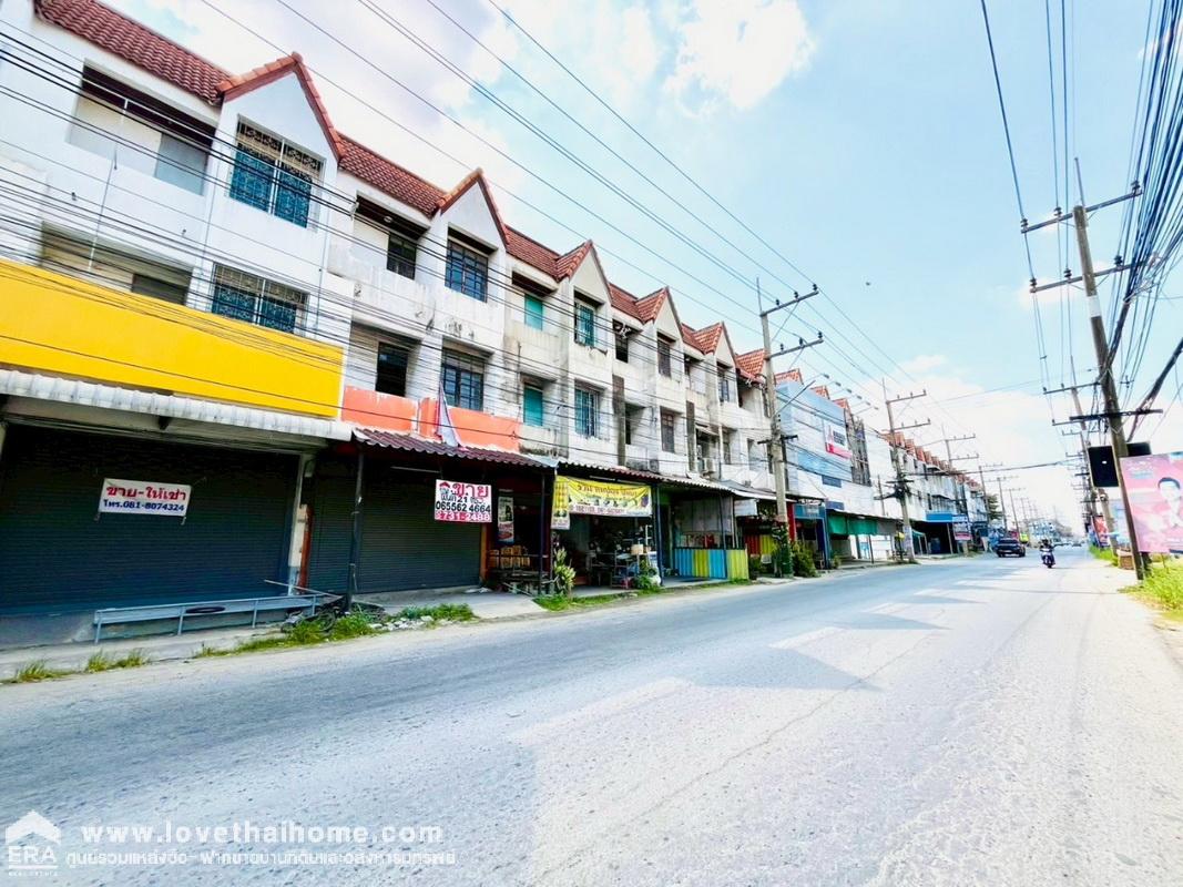 ขายตึกแถว 3 ชั้น ลำลูกกา11 หน้าหมู่บ้านอยู่เจริญ พื้นที่ 21.9 ตรว. ขายตามสภาพ ติดถนนใหญ่ ราคาต่อรองได้อีก