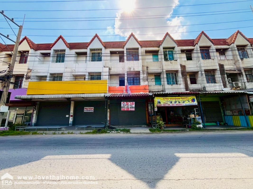 ขายตึกแถว 3 ชั้น ลำลูกกา11 หน้าหมู่บ้านอยู่เจริญ พื้นที่ 21.9 ตรว. ขายตามสภาพ ติดถนนใหญ่ ราคาต่อรองได้อีก