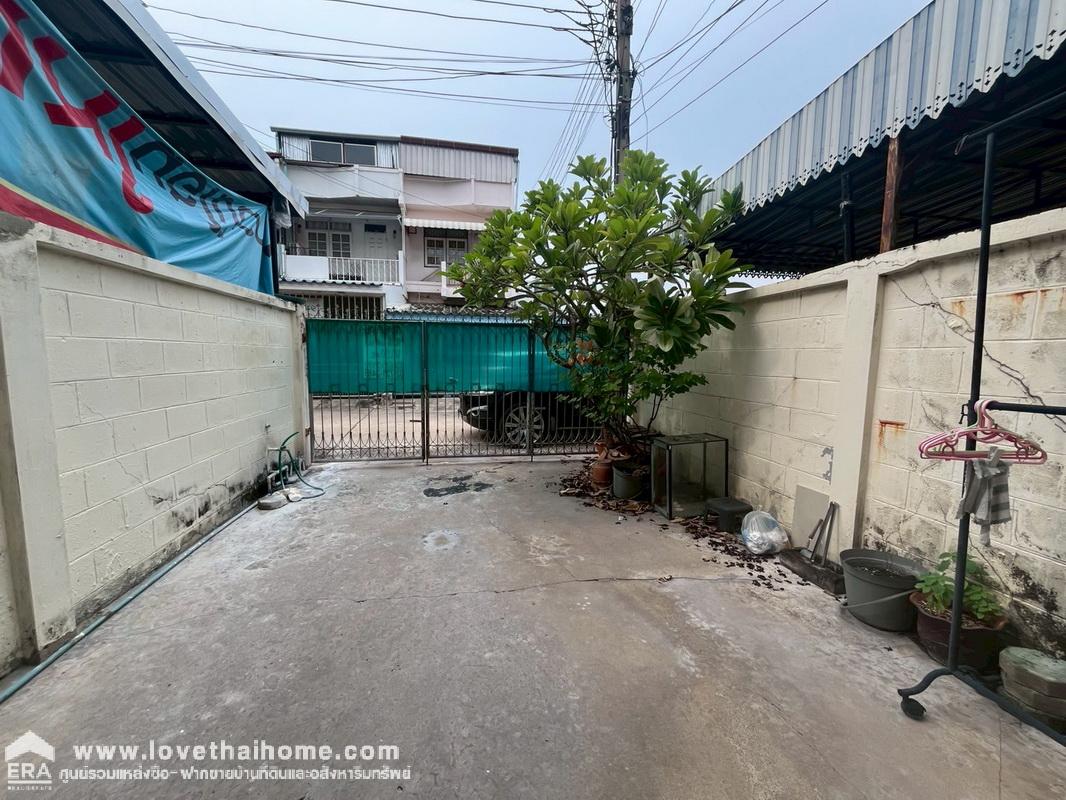 ขายทาวน์เฮ้าส์ 2 ชั้น ซอยโชคชัย4 ซอย4/3 ถนนลาดพร้าว53 พื้นที่ 20 ตรว. ลดพิเศษจาก 5.9 ล้าน เหลือเพียง 4.9 ล้านบาท พร้อมโอน ทำเลเดินทางสะดวกมาก ใกล้ตลาดโชคชัย4 ใกล้ตลาดอินดี้ อาหารการกินมากมาย สะดวกจริงๆ ราคาคุยได้