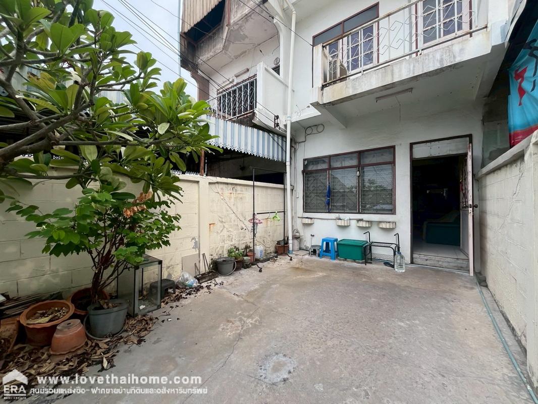 ขายทาวน์เฮ้าส์ 2 ชั้น ซอยโชคชัย4 ซอย4/3 ถนนลาดพร้าว53 พื้นที่ 20 ตรว. ลดพิเศษจาก 5.9 ล้าน เหลือเพียง 4.9 ล้านบาท พร้อมโอน ทำเลเดินทางสะดวกมาก ใกล้ตลาดโชคชัย4 ใกล้ตลาดอินดี้ อาหารการกินมากมาย สะดวกจริงๆ ราคาคุยได้