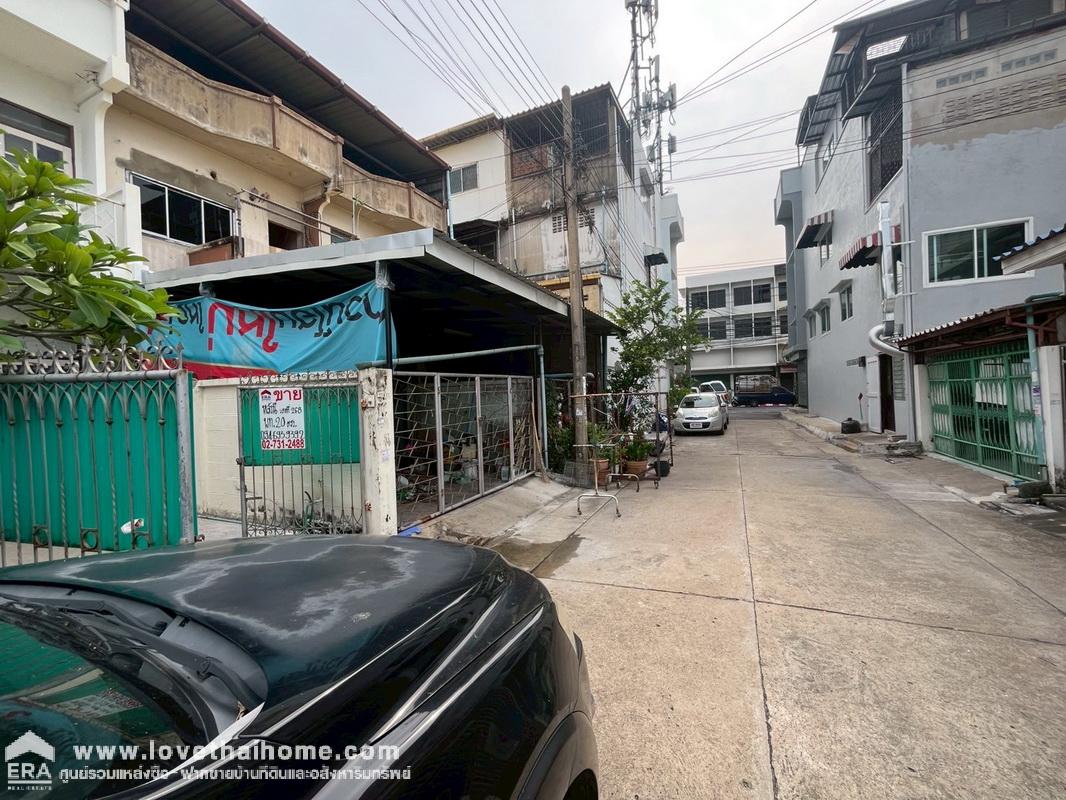 ขายทาวน์เฮ้าส์ 2 ชั้น ซอยโชคชัย4 ซอย4/3 ถนนลาดพร้าว53 พื้นที่ 20 ตรว. ลดพิเศษจาก 5.9 ล้าน เหลือเพียง 4.9 ล้านบาท พร้อมโอน ทำเลเดินทางสะดวกมาก ใกล้ตลาดโชคชัย4 ใกล้ตลาดอินดี้ อาหารการกินมากมาย สะดวกจริงๆ ราคาคุยได้