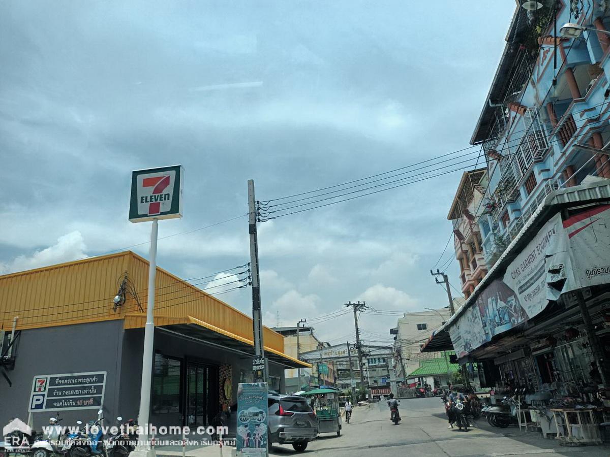 ขายตึกแถวในซอยประชาอุทิศ 33 แยก 7 หมู่บ้านสุขสวัสดิ์สวนธน ตึก 2 คูหา 3 ชั้นครึ่ง มีดาดฟ้า ขนาด 34 ตารางวา ราคาถูก ค้าขายได้ ใกล้รถไฟฟ้า MRT สุขสวัสดิ์