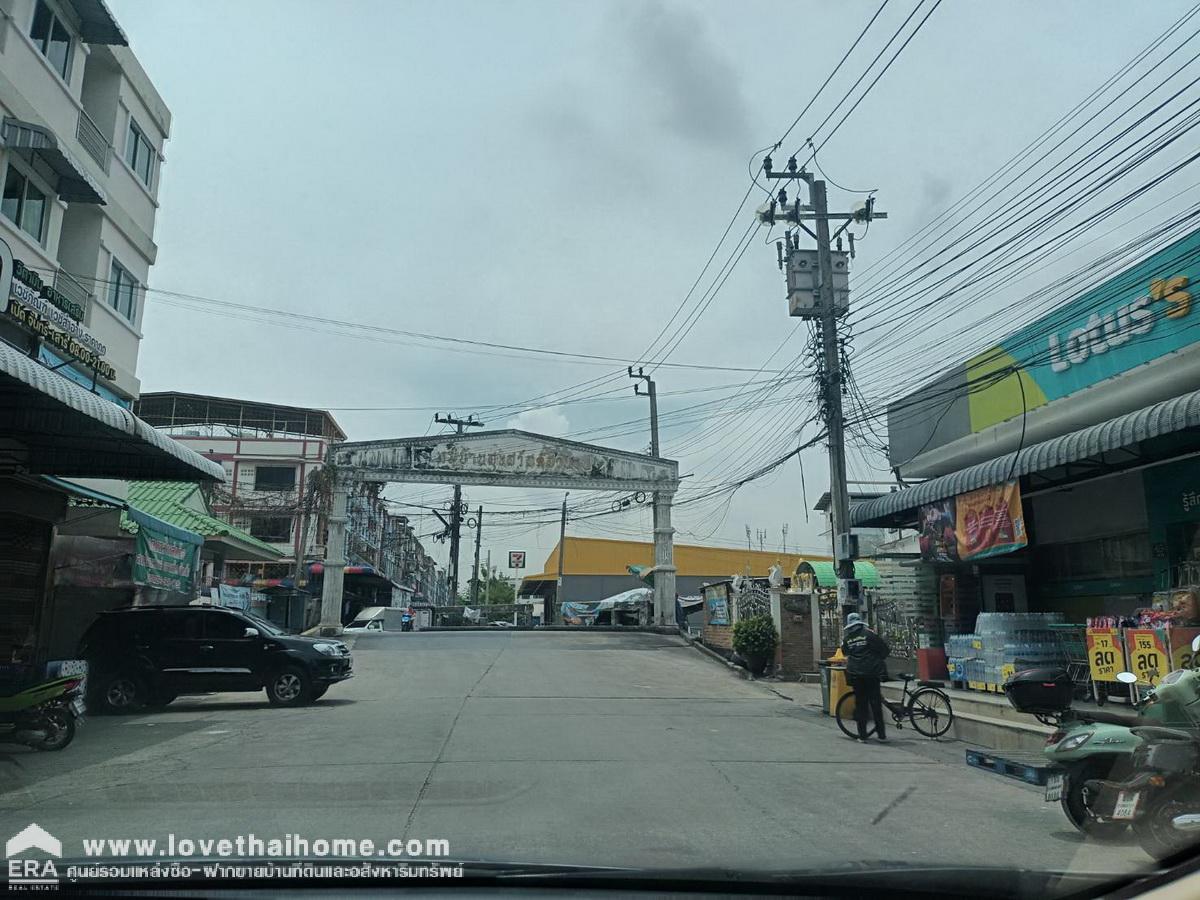 ขายตึกแถวในซอยประชาอุทิศ 33 แยก 7 หมู่บ้านสุขสวัสดิ์สวนธน ตึก 2 คูหา 3 ชั้นครึ่ง มีดาดฟ้า ขนาด 34 ตารางวา ราคาถูก ค้าขายได้ ใกล้รถไฟฟ้า MRT สุขสวัสดิ์
