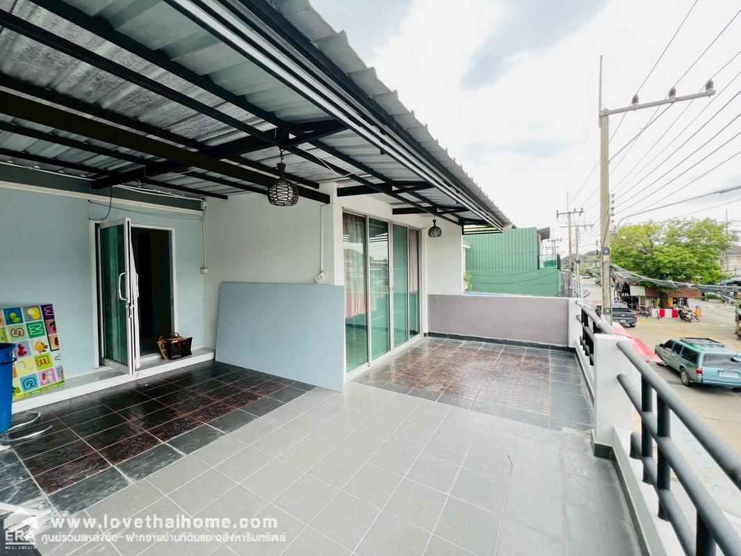 ขายทาวน์เฮ้าส์ 2 ชั้น หมู่บ้านฟ้าชมพฤกษ์ เฟส1 ลำลูกกา คลอง8 ติดถนนใหญ่เลียบคลองแปด พื้นที่ 26.2 ตรว. ถนนเมน หน้าหมู่บ้าน ใกล้สามแยกตลาดคลองแปด