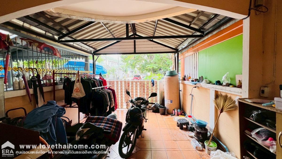 ขายทาวน์เฮ้าส์ บางบัวทอง หมู่บ้านกานต์มณี ถนนบางกรวย-ไทรน้อย พื้นที่ 16.3 ตรว. เฟส5 ติดตลาดบัวทองเคหะ ขายตามสภาพ หน้าบ้านโล่ง วิวทะเลสาบ