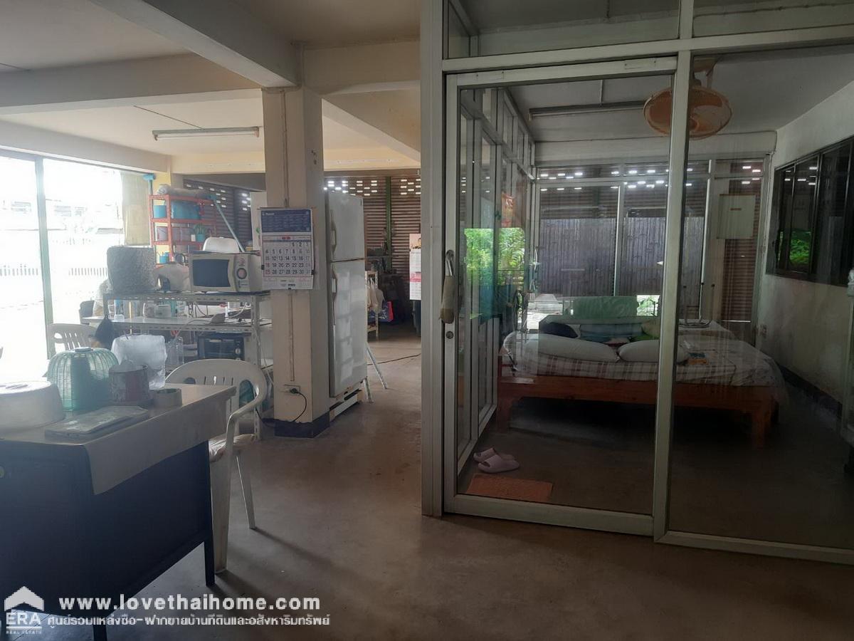 ขายที่ดินพร้อมตึกอาคารสำนักงาน ติดถนนใหญ่เทพารักษ์ กม.20 (ติดซอยมารีรมย์) บางเสาธง สมุทรปราการ พื้นที่ 404 ตรว. ทำเลดีมาก ขายราคาถูกมาก มาเป็นเจ้าของด่วน