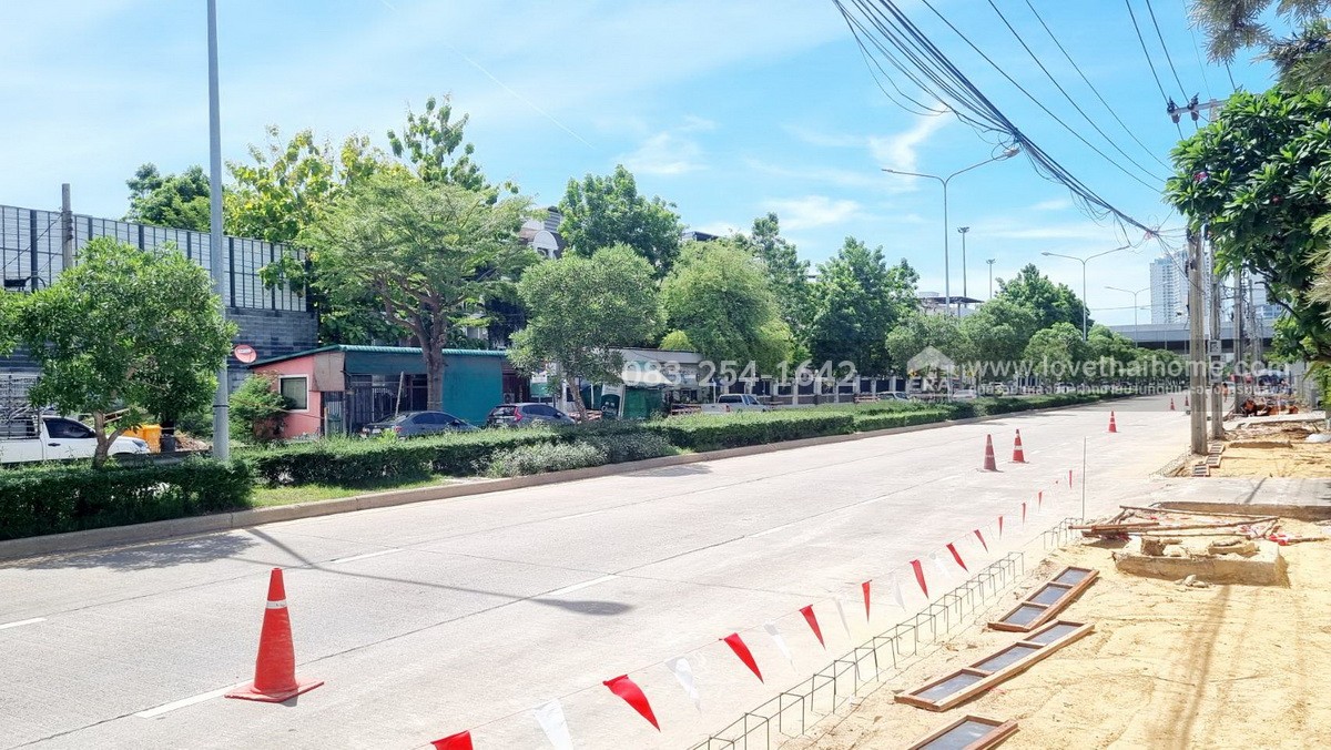 ขายตึกแถว ยานนาวา-สาธุประดิษฐ์ มี 3 ชั้น 4 คูหา 37.1 ตร.วา ราคาถูกเพียง18.5ล้านเท่านั้น ขายถูกที่สุดในย่านนี้ สามารถซื้อที่ดินเพิ่มด้านข้างแปลงได้อีก 32.2 ตร.วา ขายเพียง 8 ล้านบาทเท่านั้น เหมาะลงทุนมากๆ ติดถนนใหญ่หาซื้อไม่ได้แล้วในย่านนี้