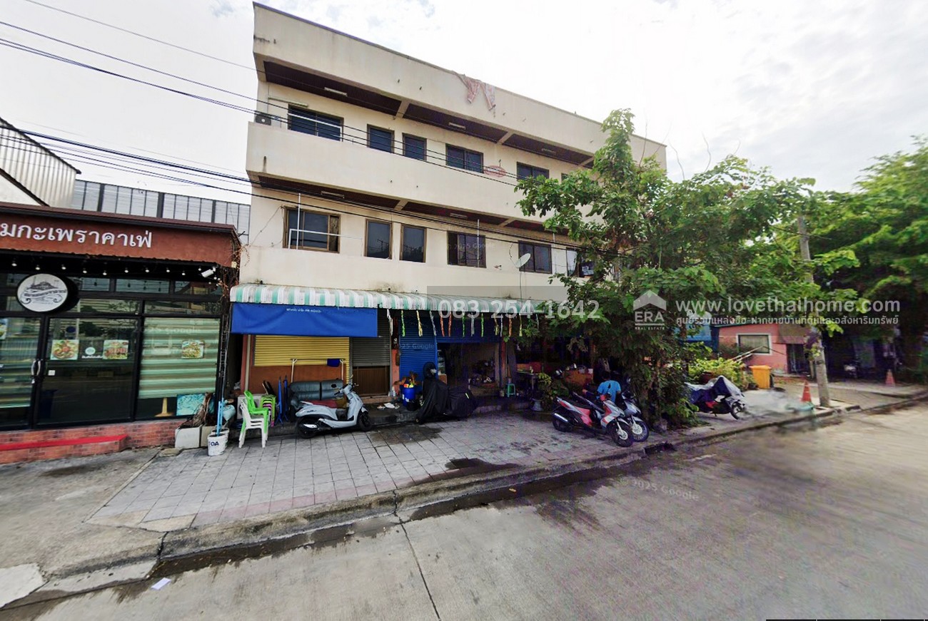 ขายตึกแถว3ชั้น 4คูหา ติดถนนยานนาวา พื้นที่37.1ตรว.ขายเพียงแค่18.5ล้านเท่านั้น กล้ารับประกันเลยว่าขายถูกกว่าหลังอื่นๆในถนนเส้นนี้แล้วครับ พูดจริงๆไม่ได้โม้