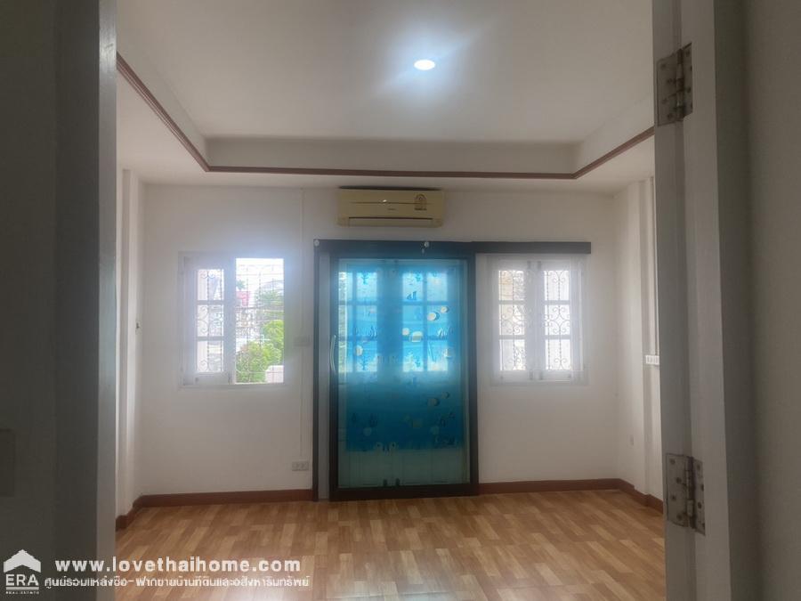 ขายทาวน์เฮ้าส์ หมู่บ้านเอเวอร์กรีน บางนา-ตราด กม.5 ใกล้รถไฟฟ้าสายสีเหลือง พื้นที่ 18 ตรว. 2 ชั้น ขายถูกในย่านนี้ บ้านรีโนเวทใหม่ทั้งหลัง