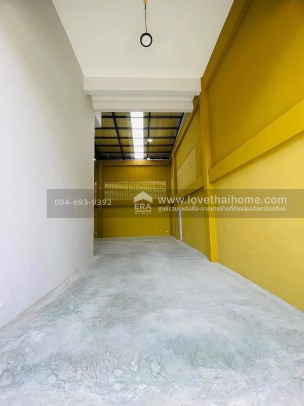 ขายตึกแถว 3 ชั้น หมู่บ้านไชน่าทาวน์ ศาลายา โซน2 ถนนบรมราชชนนี พื้นที่ 52.5 ตรว. พื้นที่กว้างตอบโจทย์ทุกการใช้งาน สวย คุ้ม ถูกมากๆ กว่าหลังอื่นๆ ราคาสุดๆเลย