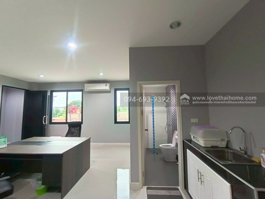 ขายตึกแถว 3 ชั้น หมู่บ้านไชน่าทาวน์ ศาลายา โซน2 ถนนบรมราชชนนี พื้นที่ 52.5 ตรว. พื้นที่กว้างตอบโจทย์ทุกการใช้งาน สวย คุ้ม ถูกมากๆ กว่าหลังอื่นๆ ราคาสุดๆเลย
