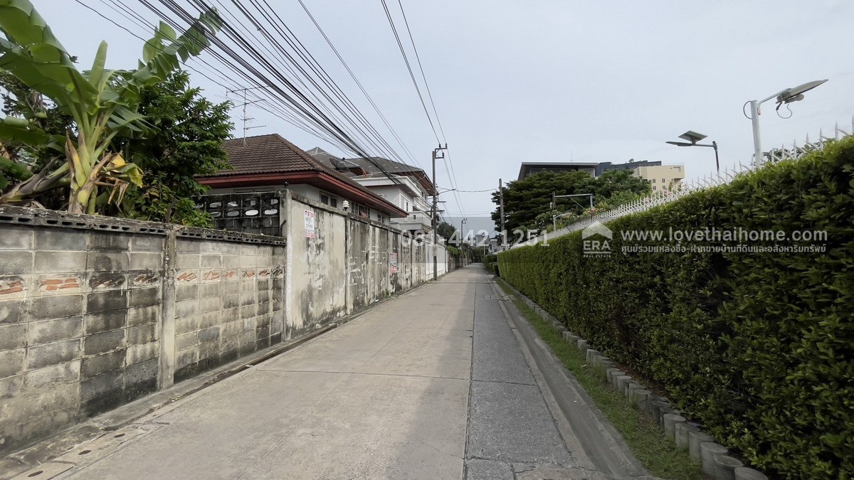 ขายที่ดิน ซอยลาดพร้าว113 หมู่บ้านชื่นสุข พื้นที่ 113 ตรว. ขาย 12.9 ล้านบาท ทำเลใจกลางแนวรถไฟฟ้าย่านบางกะปิ ปากซอยเป็นสถานีรถไฟฟ้าสายสีเหลือง สถานีบางกะปิ