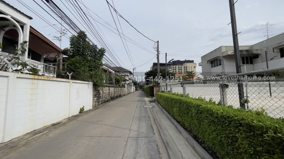 ขายที่ดิน ซอยลาดพร้าว113 หมู่บ้านชื่นสุข พื้นที่ 113 ตรว. ขาย 12.9 ล้านบาท ทำเลใจกลางแนวรถไฟฟ้าย่านบางกะปิ ปากซอยเป็นสถานีรถไฟฟ้าสายสีเหลือง สถานีบางกะปิ
