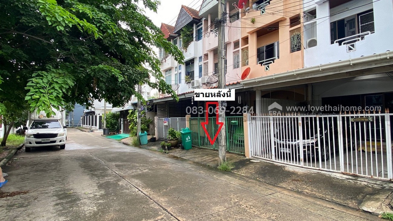 ขายทาวน์โฮม 3 ชั้น หมู่บ้านสัมมากร รามคำแหง 112 พื้นที่ 22.5 ตรว. หน้าหมู่บ้านมีรถไฟฟ้าสายสีส้ม-สถานีสัมมากร จอดรถได้ 2 คัน  