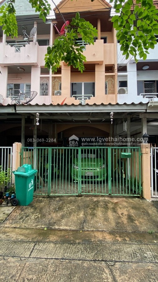 ขายทาวน์โฮม 3 ชั้น หมู่บ้านสัมมากร รามคำแหง 112 พื้นที่ 22.5 ตรว. หน้าหมู่บ้านมีรถไฟฟ้าสายสีส้ม-สถานีสัมมากร จอดรถได้ 2 คัน  