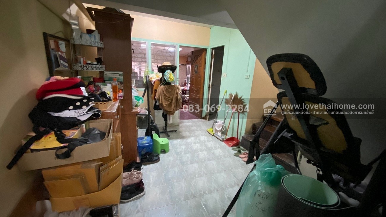 ขายทาวน์โฮม 3 ชั้น หมู่บ้านสัมมากร รามคำแหง 112 พื้นที่ 22.5 ตรว. หน้าหมู่บ้านมีรถไฟฟ้าสายสีส้ม-สถานีสัมมากร จอดรถได้ 2 คัน  