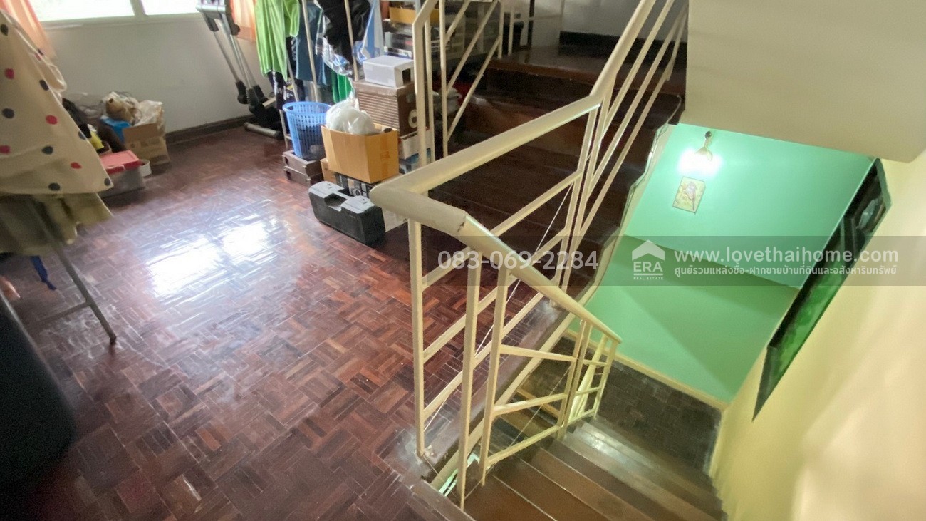 ขายทาวน์โฮม 3 ชั้น หมู่บ้านสัมมากร รามคำแหง 112 พื้นที่ 22.5 ตรว. หน้าหมู่บ้านมีรถไฟฟ้าสายสีส้ม-สถานีสัมมากร จอดรถได้ 2 คัน  