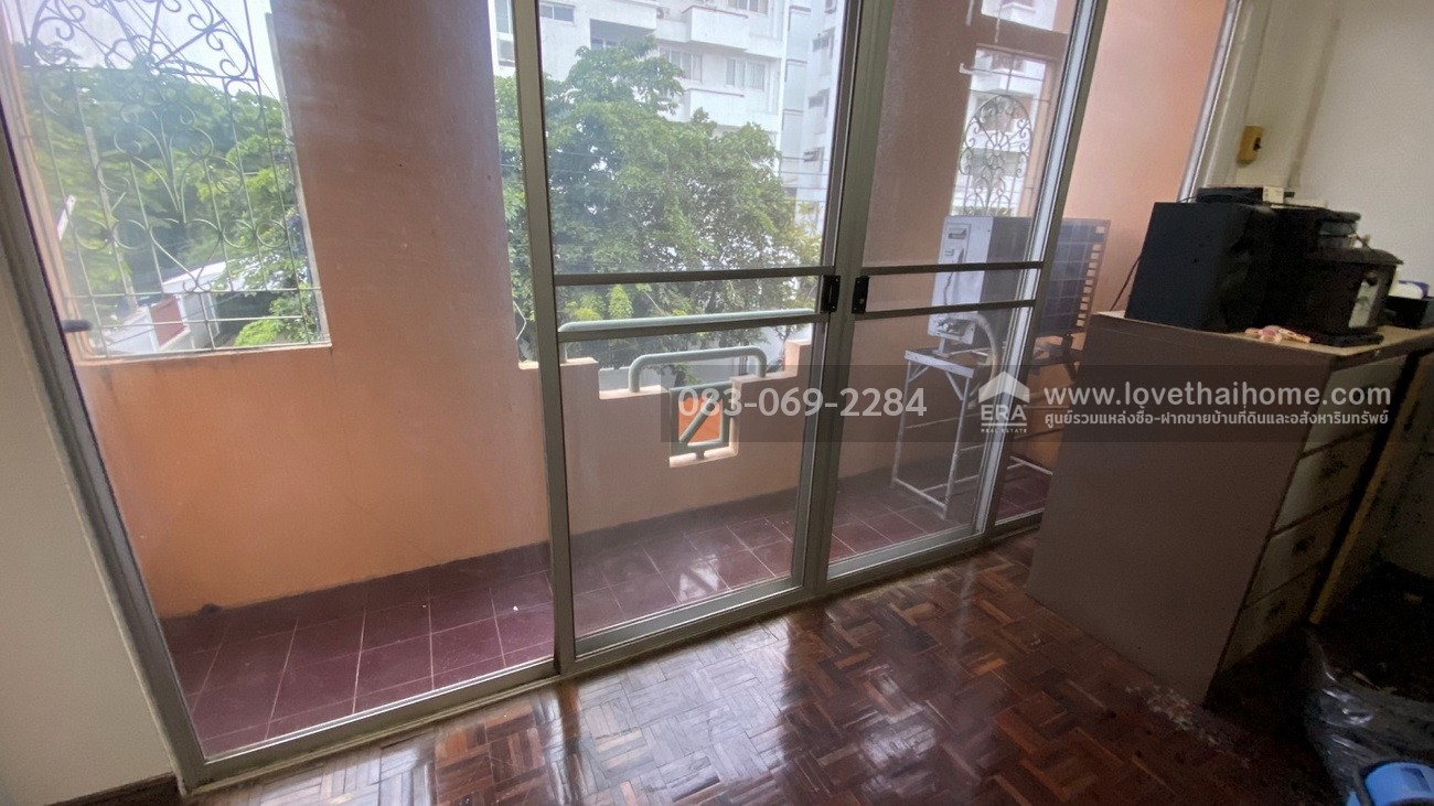 ขายทาวน์โฮม 3 ชั้น หมู่บ้านสัมมากร รามคำแหง 112 พื้นที่ 22.5 ตรว. หน้าหมู่บ้านมีรถไฟฟ้าสายสีส้ม-สถานีสัมมากร จอดรถได้ 2 คัน  