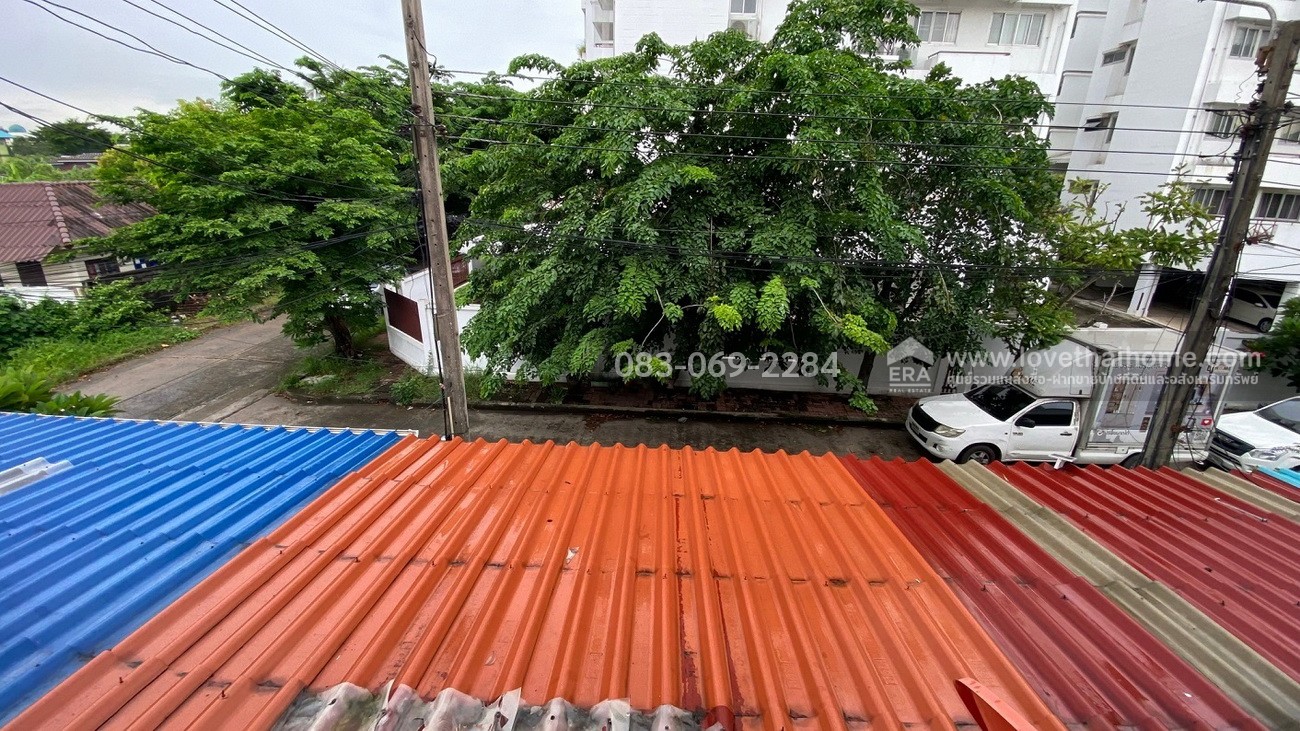 ขายทาวน์โฮม 3 ชั้น หมู่บ้านสัมมากร รามคำแหง 112 พื้นที่ 22.5 ตรว. หน้าหมู่บ้านมีรถไฟฟ้าสายสีส้ม-สถานีสัมมากร จอดรถได้ 2 คัน  
