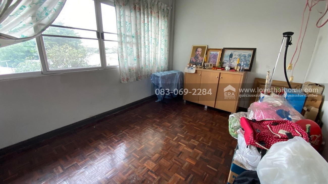 ขายทาวน์โฮม 3 ชั้น หมู่บ้านสัมมากร รามคำแหง 112 พื้นที่ 22.5 ตรว. หน้าหมู่บ้านมีรถไฟฟ้าสายสีส้ม-สถานีสัมมากร จอดรถได้ 2 คัน  