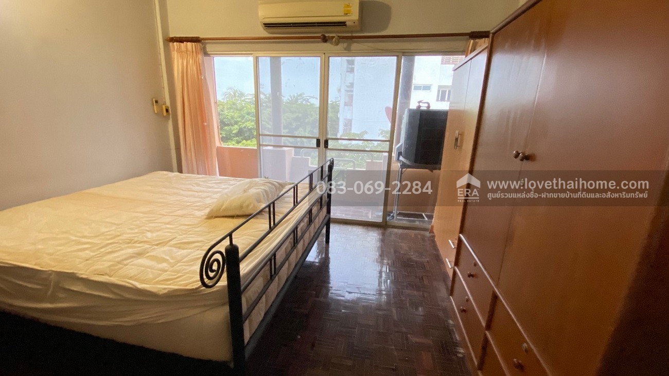 ขายทาวน์โฮม 3 ชั้น หมู่บ้านสัมมากร รามคำแหง 112 พื้นที่ 22.5 ตรว. หน้าหมู่บ้านมีรถไฟฟ้าสายสีส้ม-สถานีสัมมากร จอดรถได้ 2 คัน  