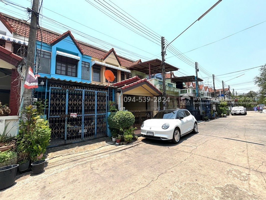 ขายทาวน์เฮ้าส์ หมู่บ้านอยู่เจริญ (ฟ้าคราม) ลำลูกกา คลอง 2 พื้นที่ 17.6 ตรว. ใกล้ BTS คูคต และฟิวเจอร์พาร์ครังสิต ต่อเติมครัว พร้อมอยู่ ถูกสุด!