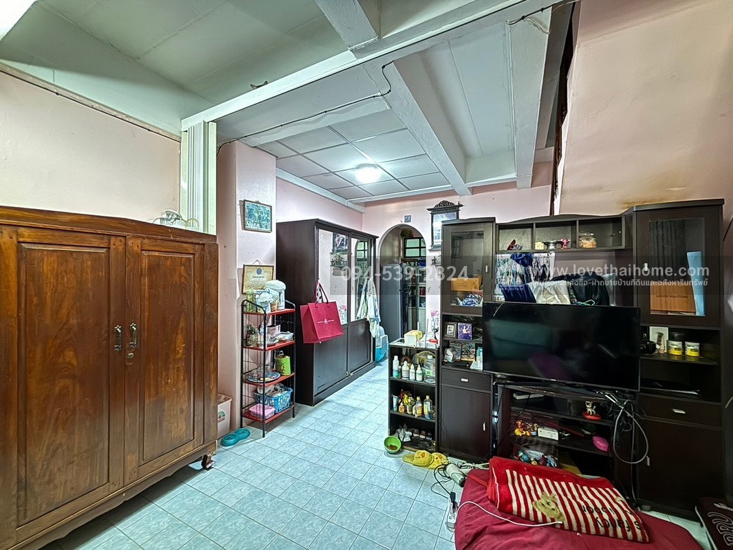 ขายทาวน์เฮ้าส์ หมู่บ้านอยู่เจริญ (ฟ้าคราม) ลำลูกกา คลอง 2 พื้นที่ 17.6 ตรว. ใกล้ BTS คูคต และฟิวเจอร์พาร์ครังสิต ต่อเติมครัว พร้อมอยู่ ถูกสุด!
