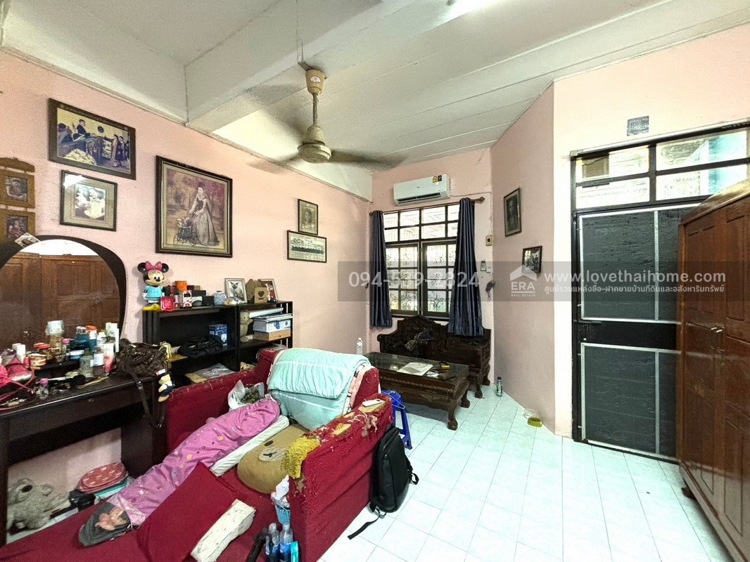 ขายทาวน์เฮ้าส์ หมู่บ้านอยู่เจริญ (ฟ้าคราม) ลำลูกกา คลอง 2 พื้นที่ 17.6 ตรว. ใกล้ BTS คูคต และฟิวเจอร์พาร์ครังสิต ต่อเติมครัว พร้อมอยู่ ถูกสุด!