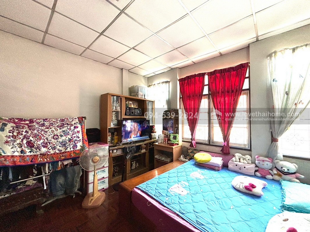 ขายทาวน์เฮ้าส์ หมู่บ้านอยู่เจริญ (ฟ้าคราม) ลำลูกกา คลอง 2 พื้นที่ 17.6 ตรว. ใกล้ BTS คูคต และฟิวเจอร์พาร์ครังสิต ต่อเติมครัว พร้อมอยู่ ถูกสุด!