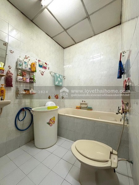 ขายทาวน์เฮ้าส์ หมู่บ้านอยู่เจริญ (ฟ้าคราม) ลำลูกกา คลอง 2 พื้นที่ 17.6 ตรว. ใกล้ BTS คูคต และฟิวเจอร์พาร์ครังสิต ต่อเติมครัว พร้อมอยู่ ถูกสุด!