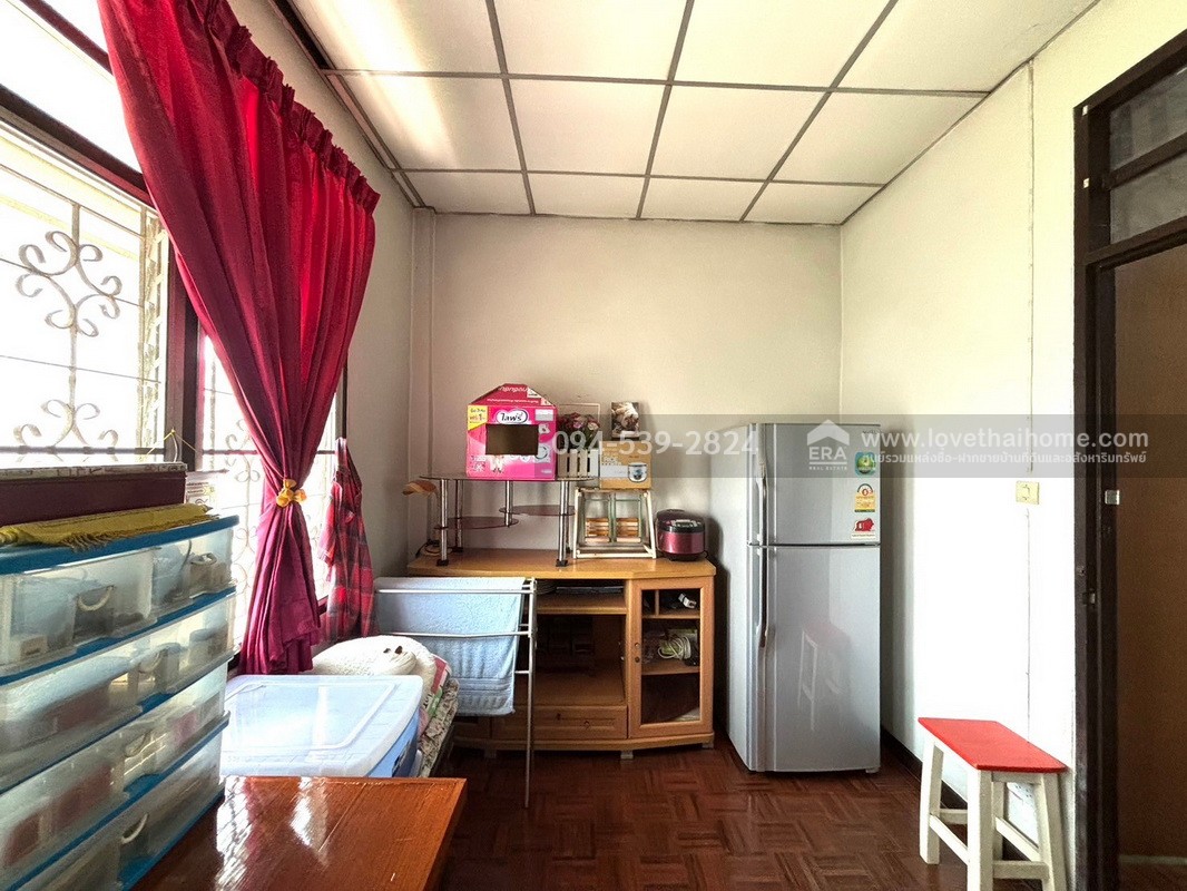 ขายทาวน์เฮ้าส์ หมู่บ้านอยู่เจริญ (ฟ้าคราม) ลำลูกกา คลอง 2 พื้นที่ 17.6 ตรว. ใกล้ BTS คูคต และฟิวเจอร์พาร์ครังสิต ต่อเติมครัว พร้อมอยู่ ถูกสุด!