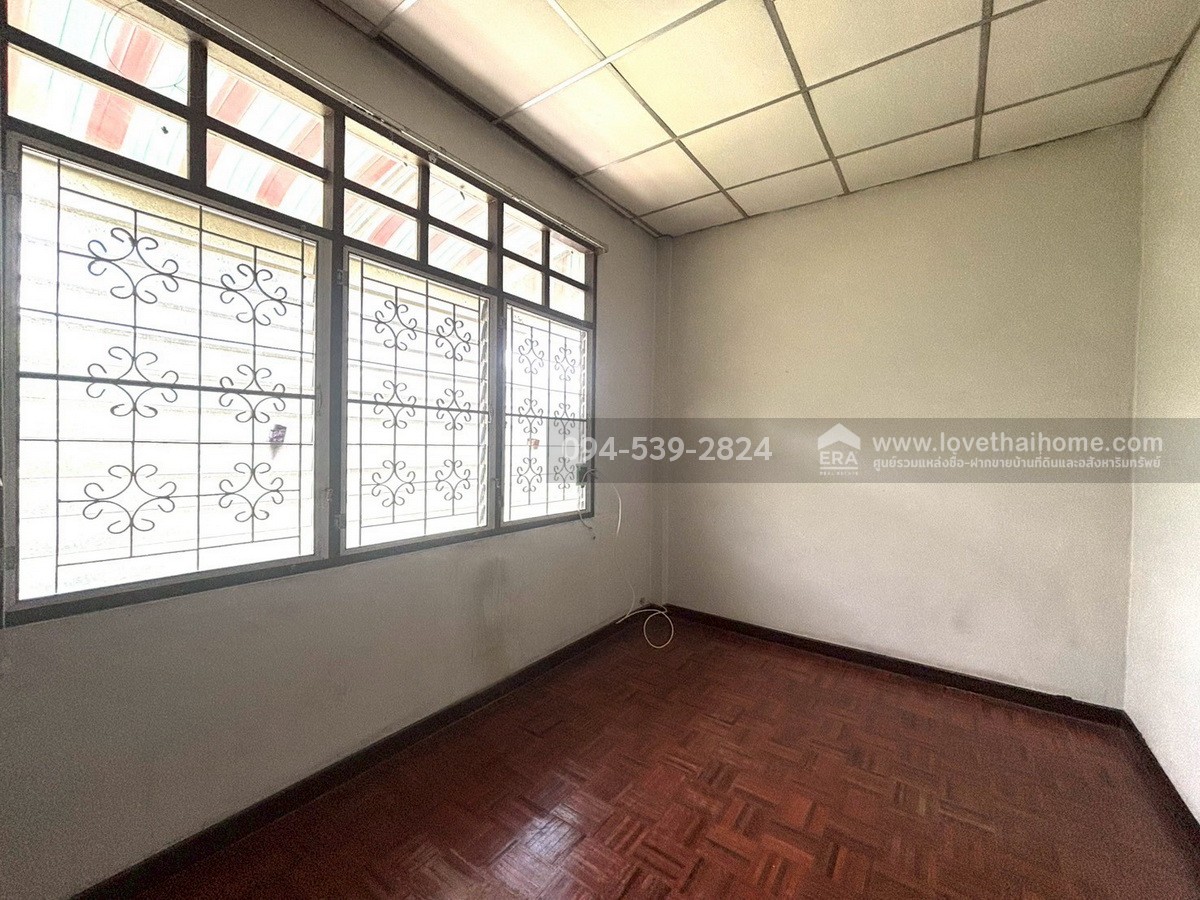 ขายทาวน์เฮ้าส์ หมู่บ้านอยู่เจริญ (ฟ้าคราม) ลำลูกกา คลอง 2 พื้นที่ 17.6 ตรว. ใกล้ BTS คูคต และฟิวเจอร์พาร์ครังสิต ต่อเติมครัว พร้อมอยู่ ถูกสุด!